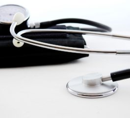 Programa da TV Brasil debate avanço do Alzheimer e desafios no cuidado a pessoas com demência