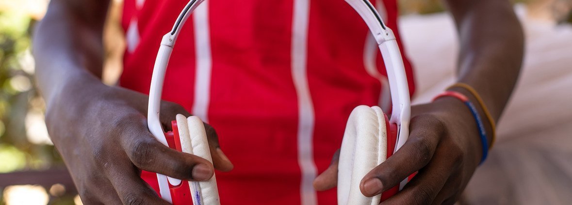 OMS destaca saúde auditiva de crianças em campanha global no Dia Mundial da Audição - Imagem do artigo original