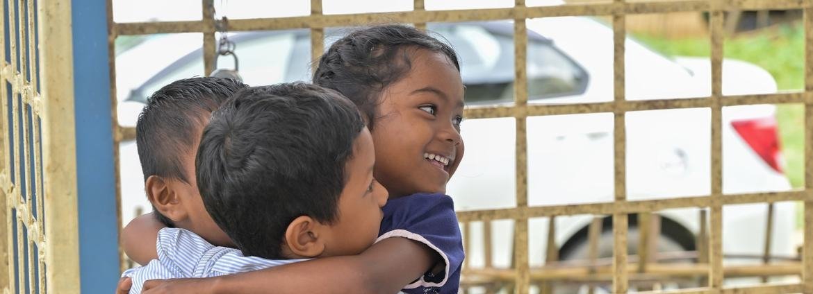 Uso prolongado de telas compromete desenvolvimento infantil e reforça desigualdades educacionais - Imagem do artigo original